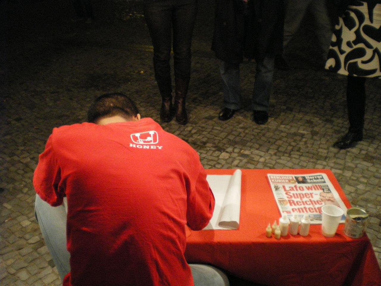 Photographic documentation of RYLLEGA Berlin (Performance by Nguyen Anh Tuan, 19 September 2008)